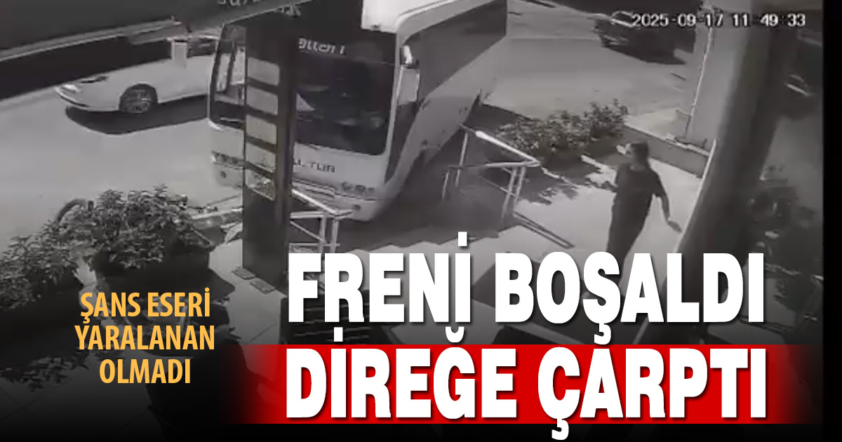 Denizli’de Freni Boşalan Midibüs Direğe Çarptı