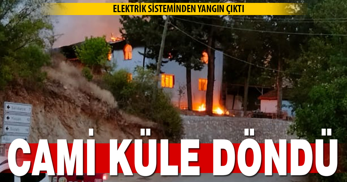 Yangın çıkan cami kullanılamaz hale geldi