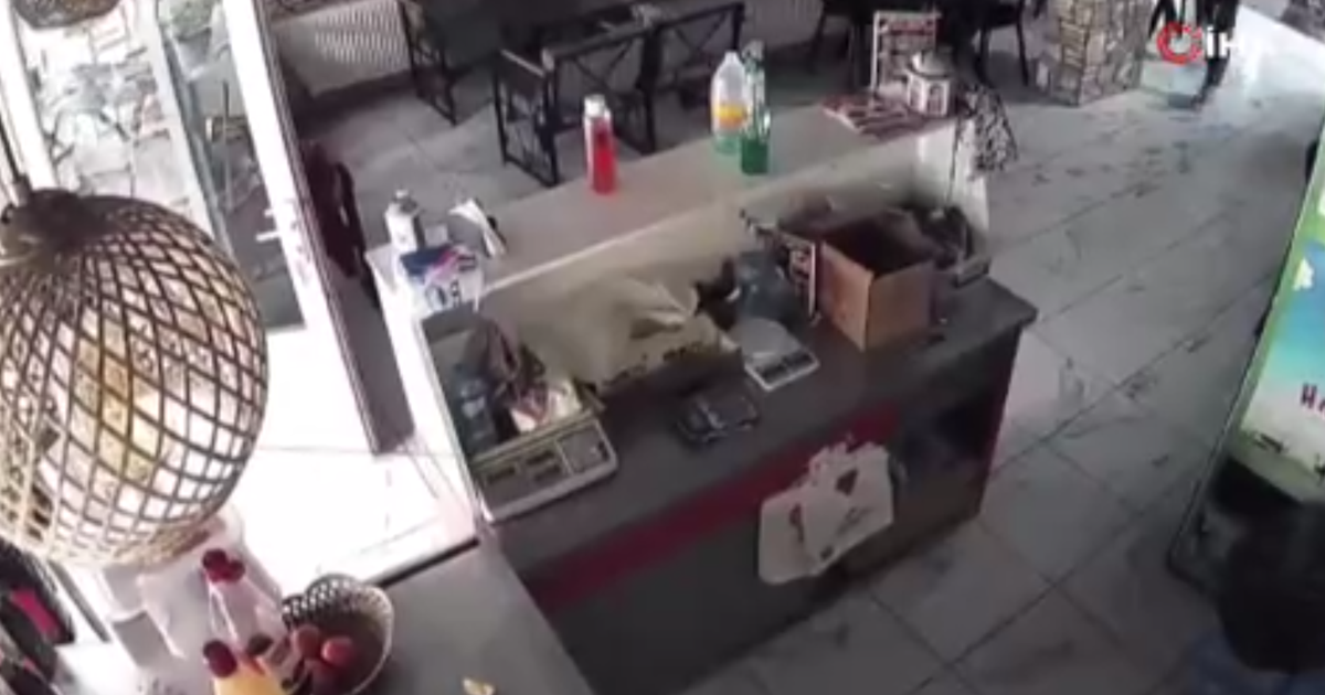 Kütahya’da deprem anı kamerada