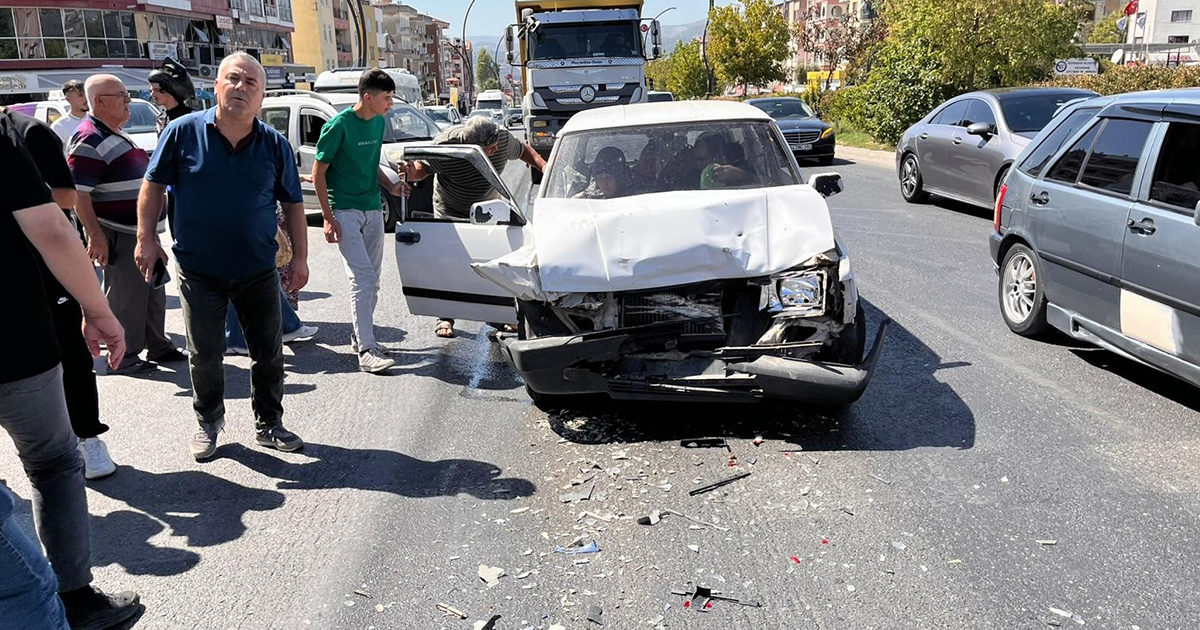 Trafik kazası: 3 yaralı