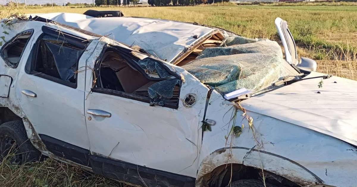 Hurdaya dönen araçtan sağ çıktı