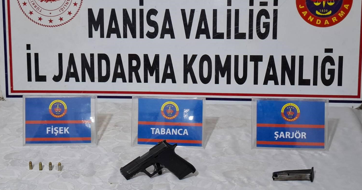 Şüpheli gençten tabanca ve mermi çıktı