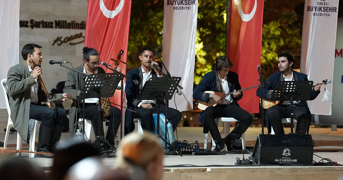 Zaferin yıldönümünde Türk ezgileri çınladı