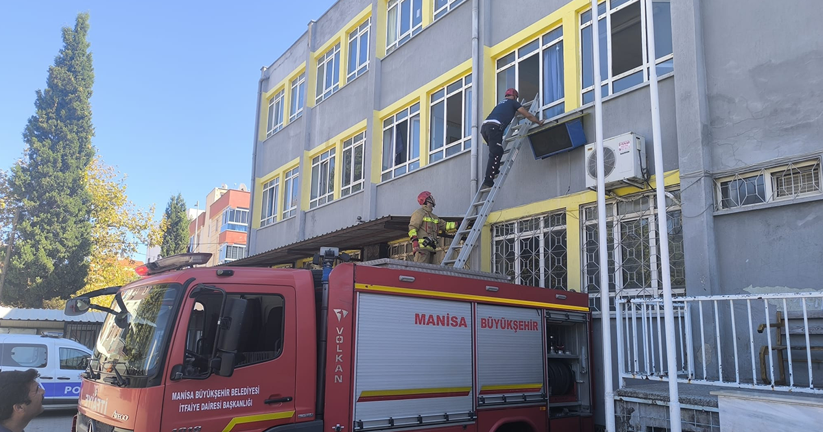 3 çocuk okulda mahsur kaldı