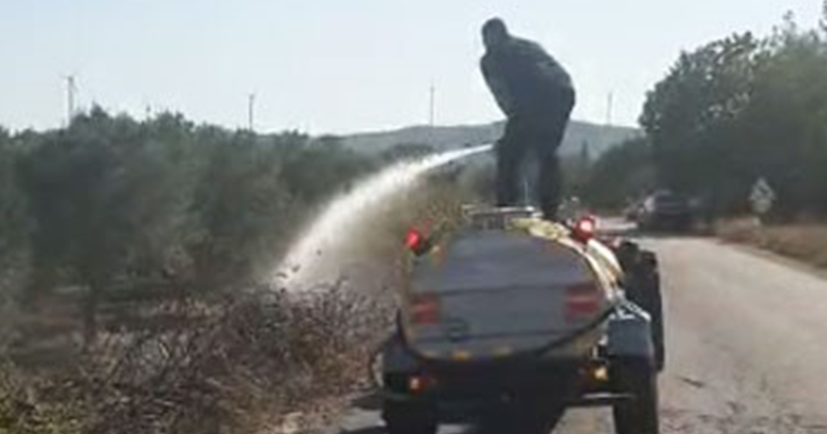 Motosiklet alev aldı, yangın otluk alana sıçradı
