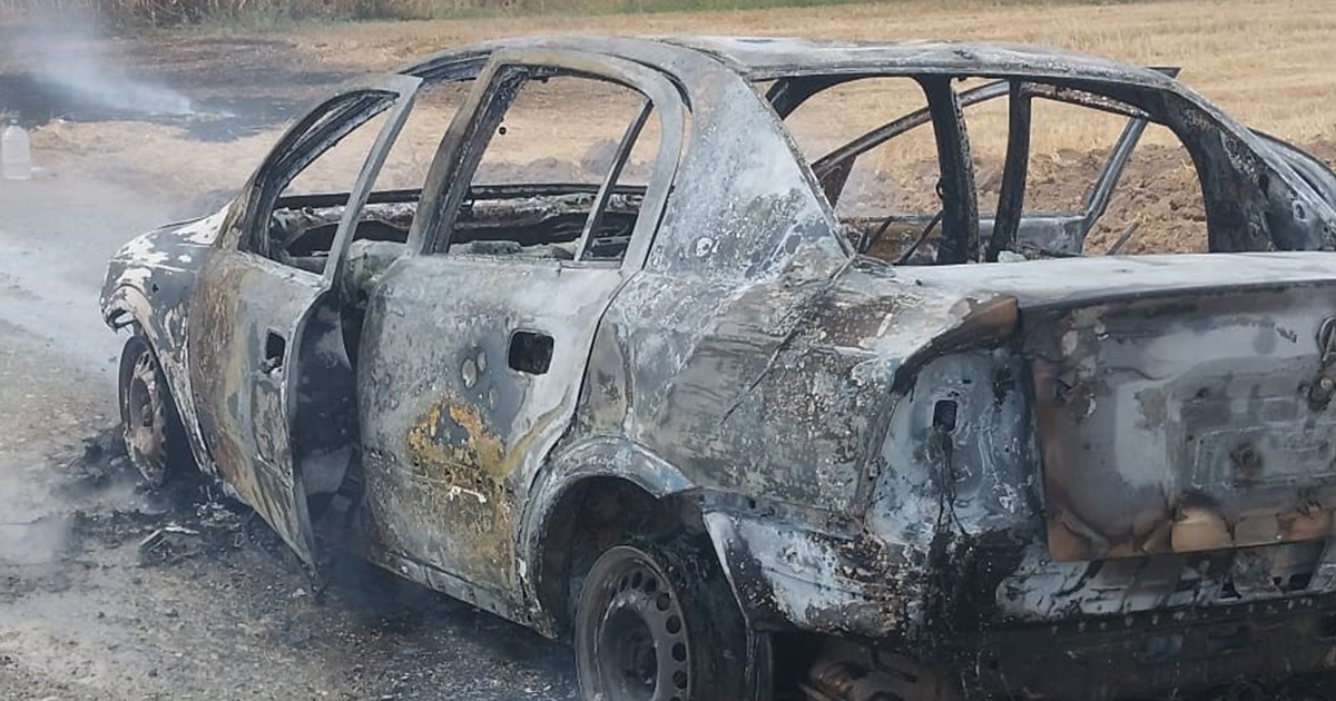 Otomobil yanarak kullanılamaz hale geldi