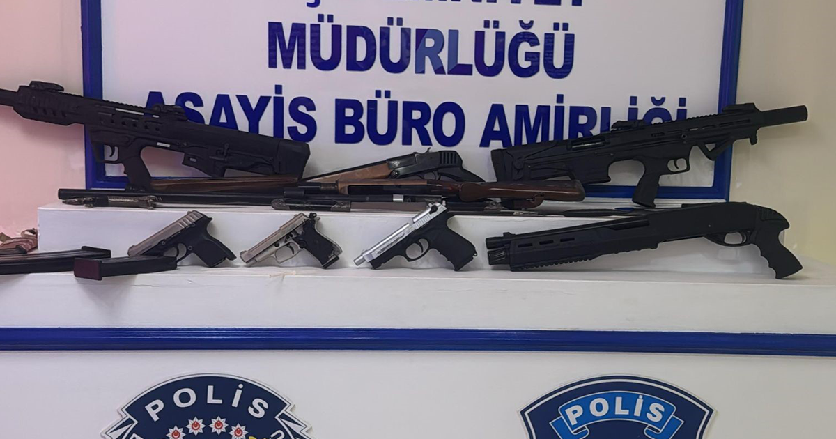 Şüpheli çantadan silah çıktı