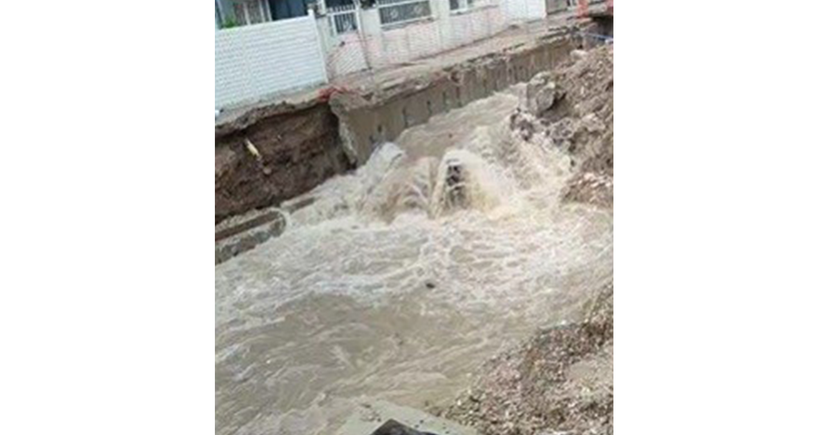  İzmir’de sağanak yağış hayatı olumsuz etkiledi