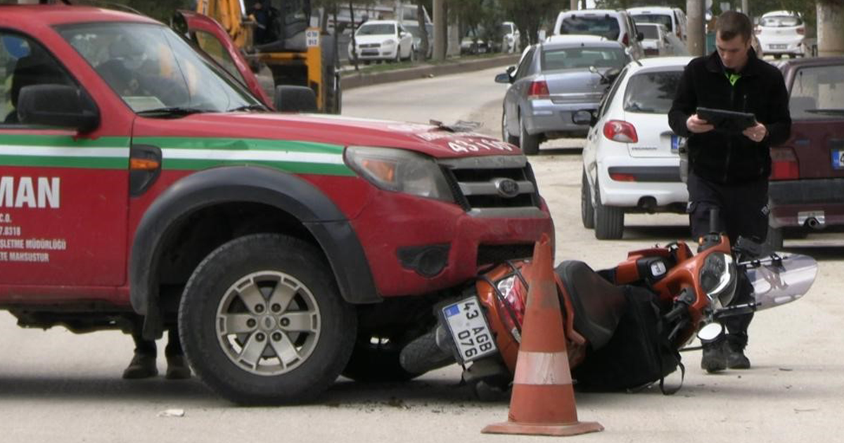 Kütahya’da pikap ile motosiklet çarpıştı: 1 yaralı