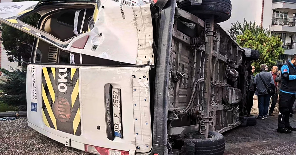 Öğrenci servisleri çarpıştı: 3 yaralı