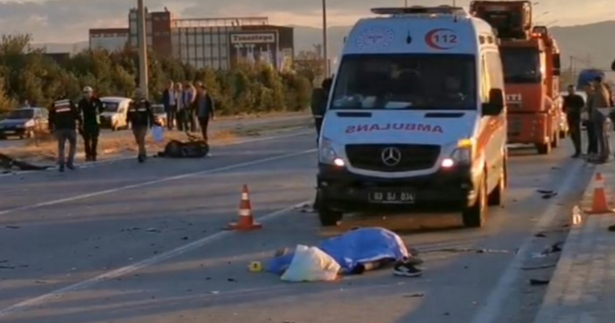 Otomobille motosiklet çarpıştı: 1 ölü, 3 yaralı