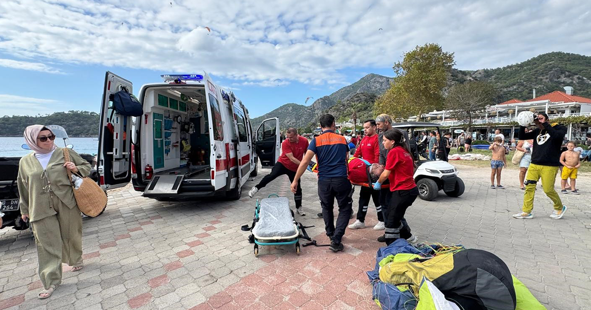  Yamaç paraşütleri havada çarpıştı