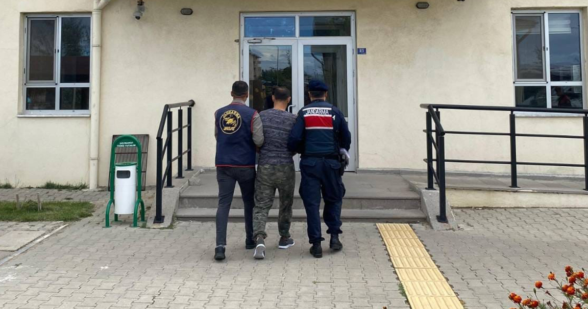 Yaklaşık 48 yıl hapis cezasıyla aranan şahıs yakalandı