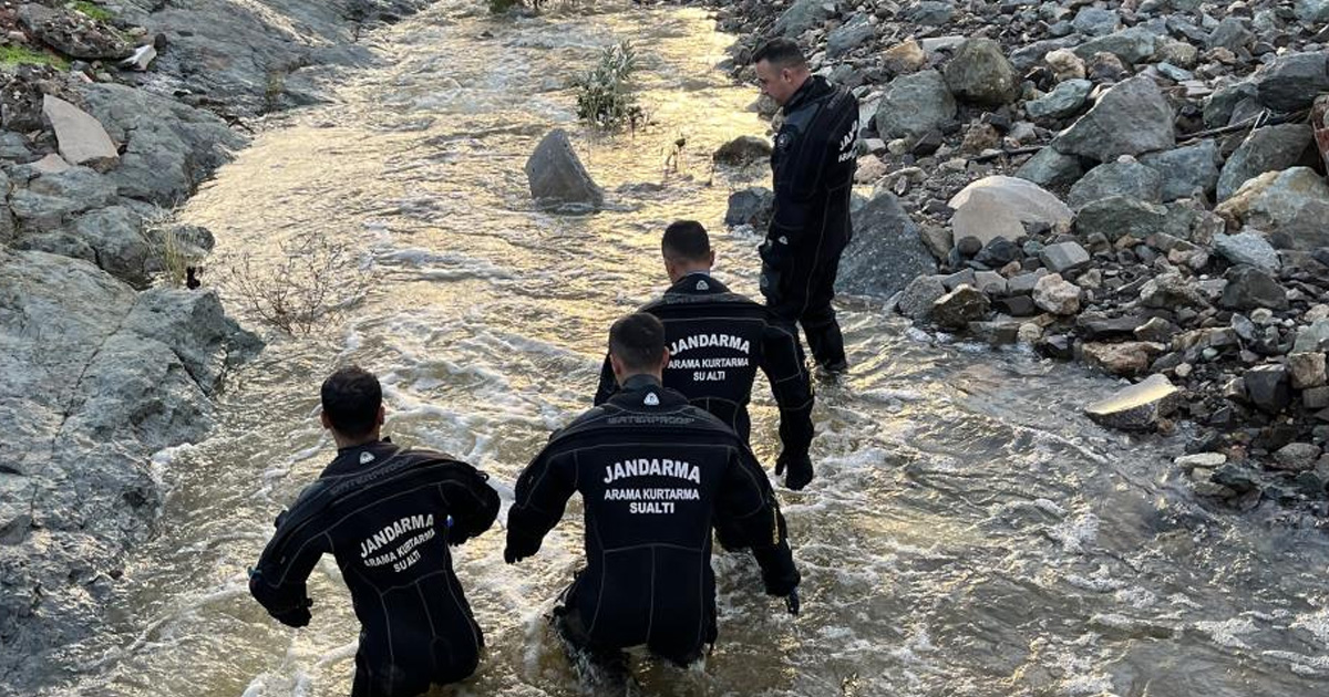 Gün aydınlandı, selde kaybolan vatandaşı bulma çalışmaları yeniden başladı