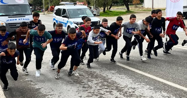 Serinhisar’da Cumhuriyet Bayramı yol koşusu