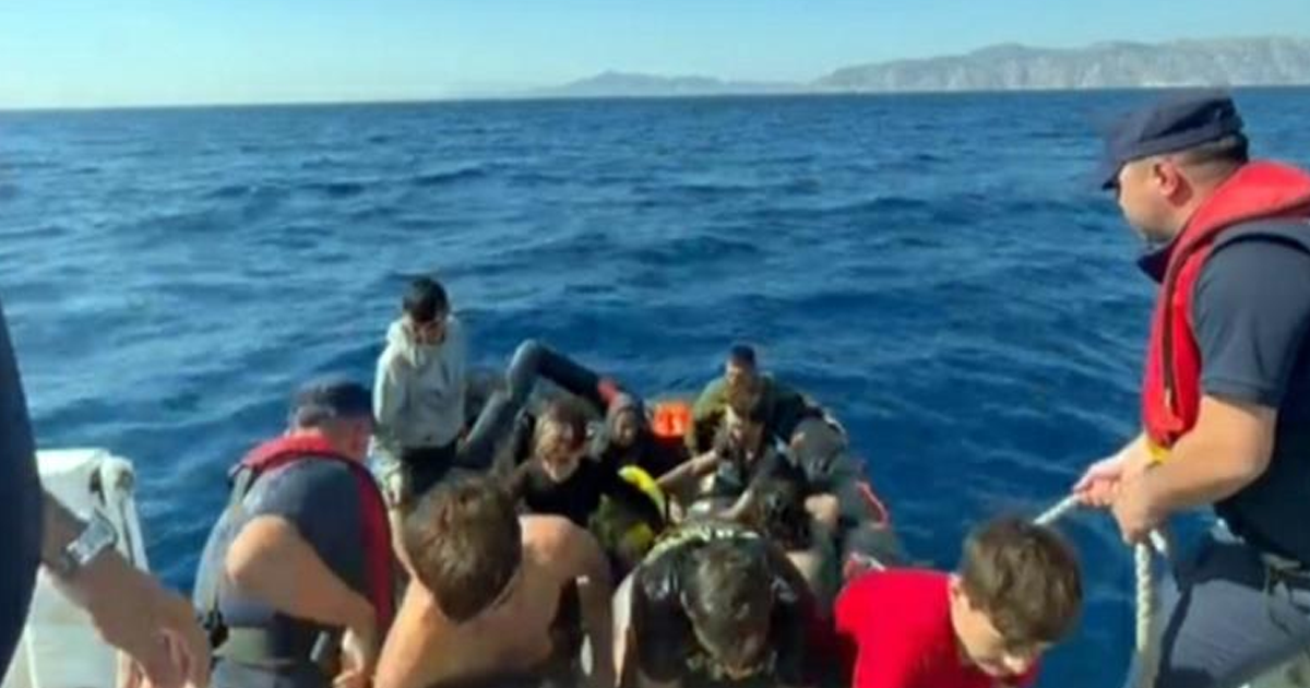 5’i çocuk 22 düzensiz göçmen kurtarıldı