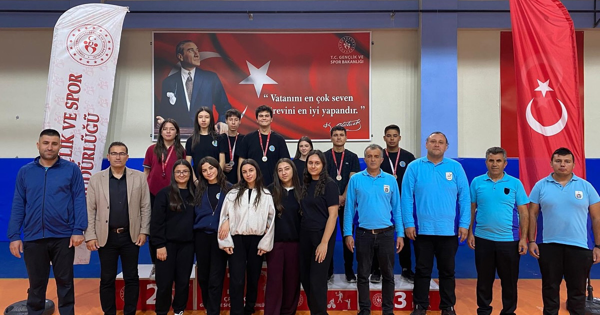 Çardak’ta Cumhuriyet Bayramı coşkusu masa tenisi turnuvasıyla yaşandı