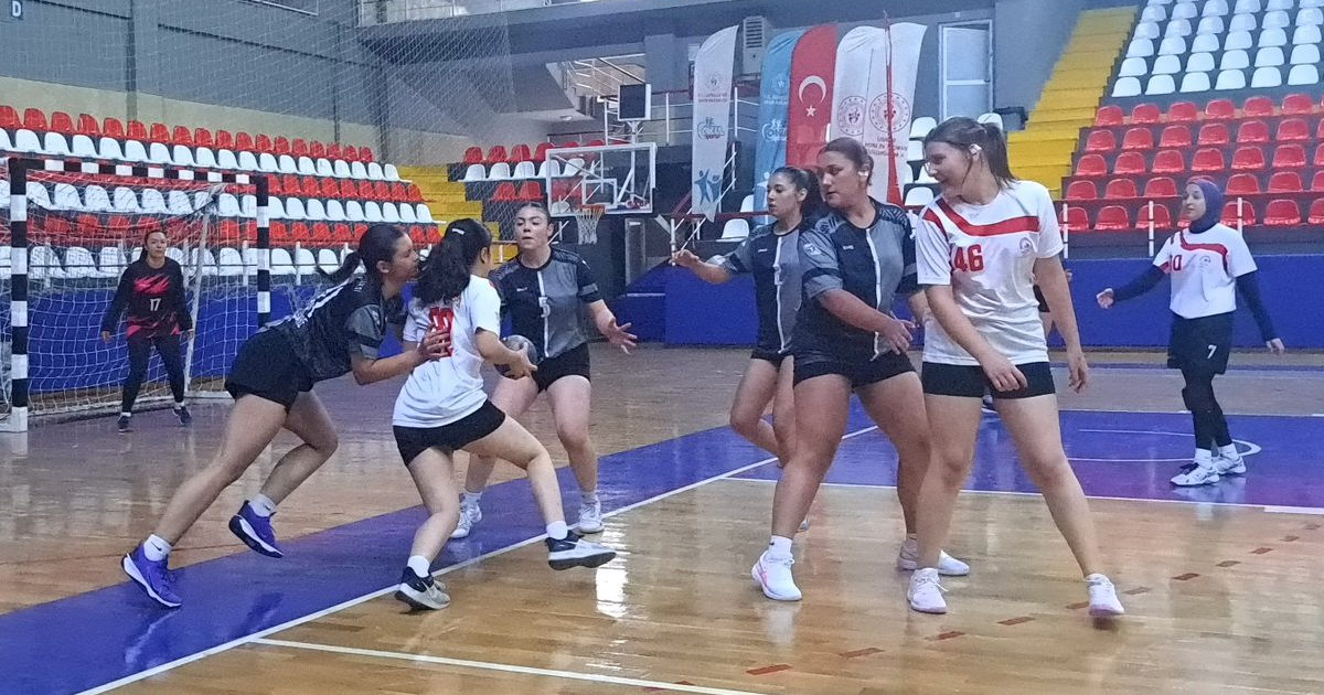 Denizli’de hentbol heyecanı devam ediyor