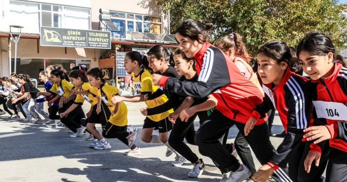 Çameli’de Cumhuriyet Bayramı coşkusu koşuyla yaşandı