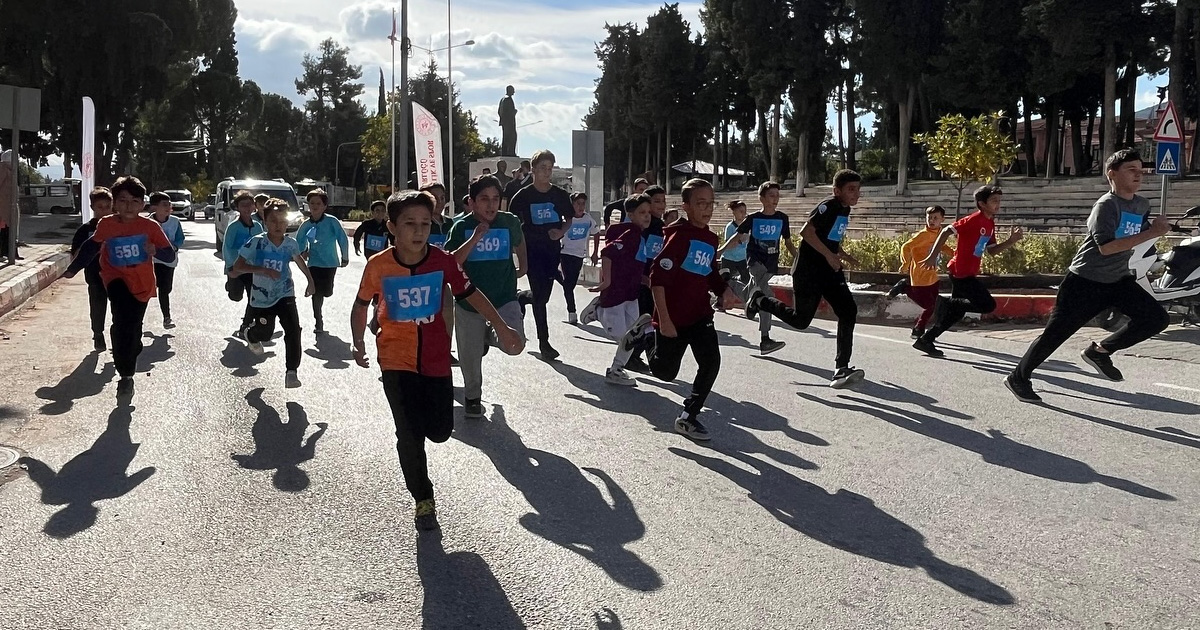 Çal’da Cumhuriyet Bayramı yol koşusu coşkusu