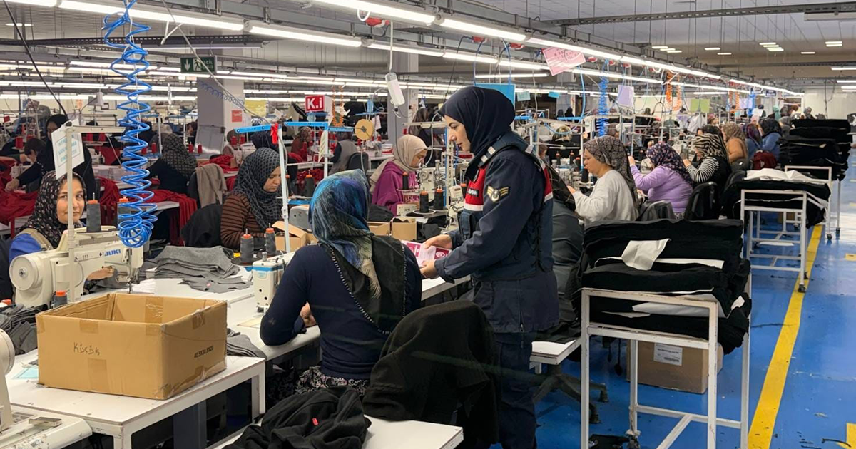 Jandarma kadınlara KADES uygulamasını tanıttı