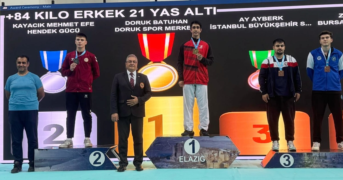 Denizlili karateciler Türkiye Şampiyonası’ndan madalyalarla döndü