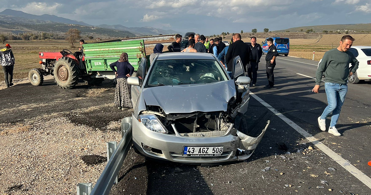Traktörle otomobil çarpıştı: 1 yaralı