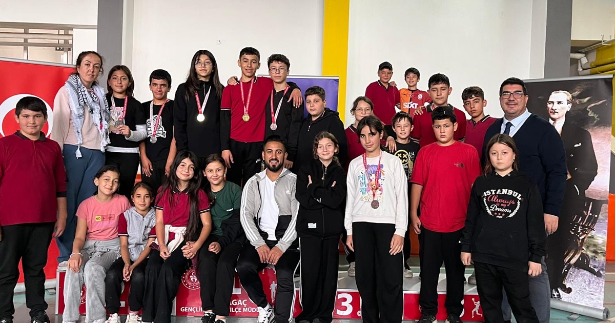 Beyağaç’ta Cumhuriyet coşkusu badmintonla yaşandı