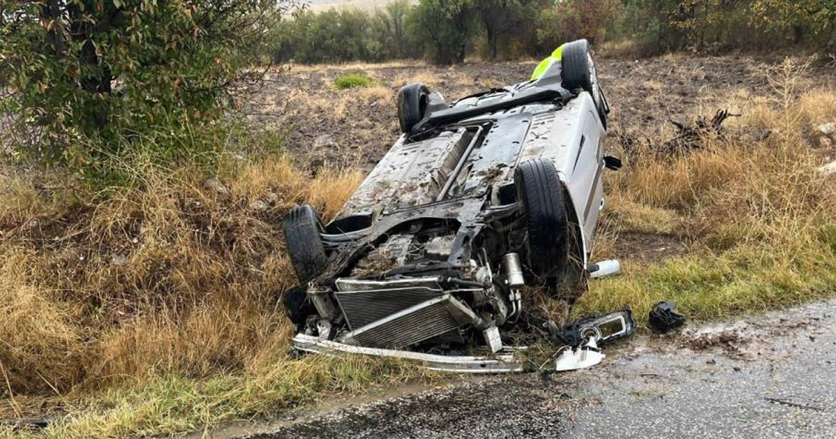 Takla atan otomobilde 3 kişi yaralandı