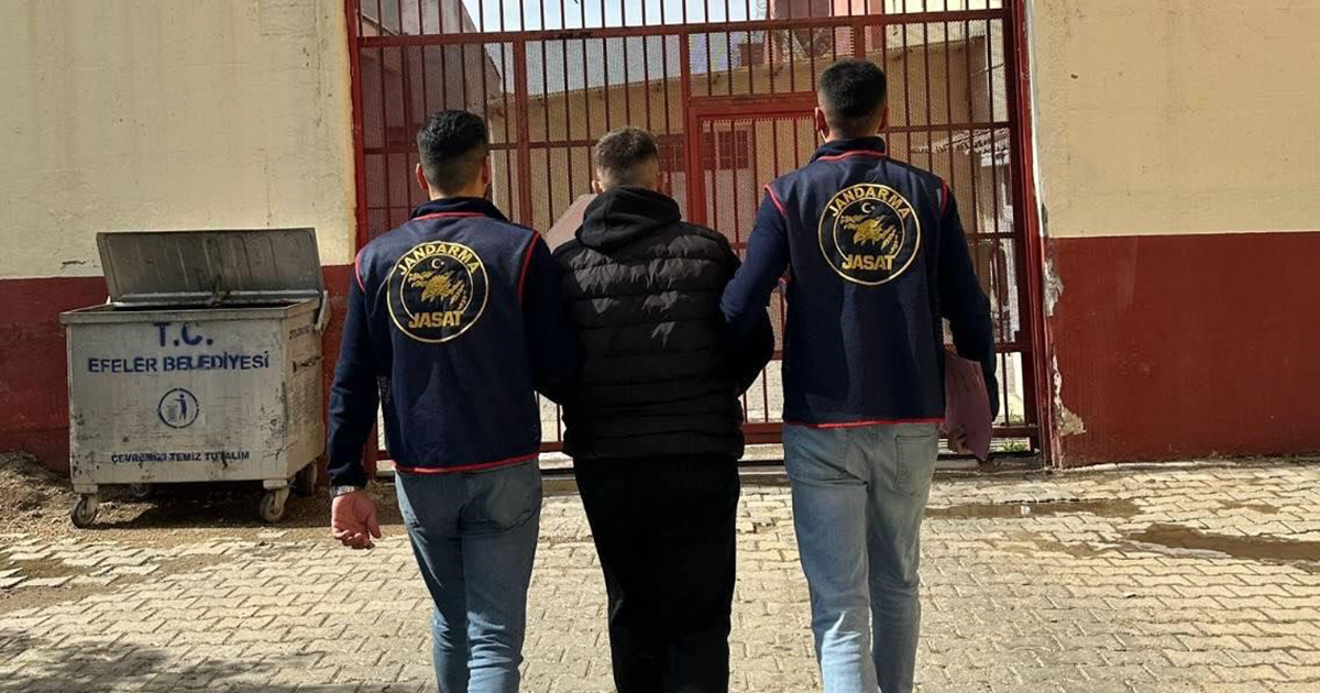 İki ayrı suçtan aranan şahıs operasyonla yakalandı