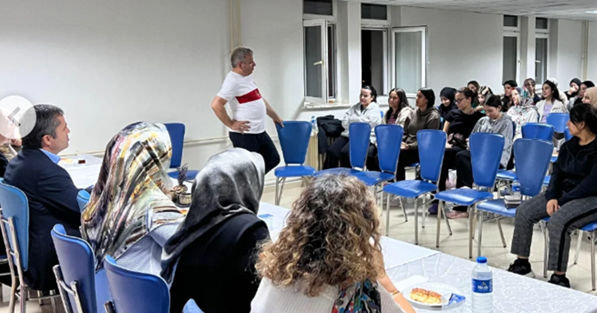 Biruni Yurdu’nda Öğrencilerle İletişim Toplantısı Düzenlendi