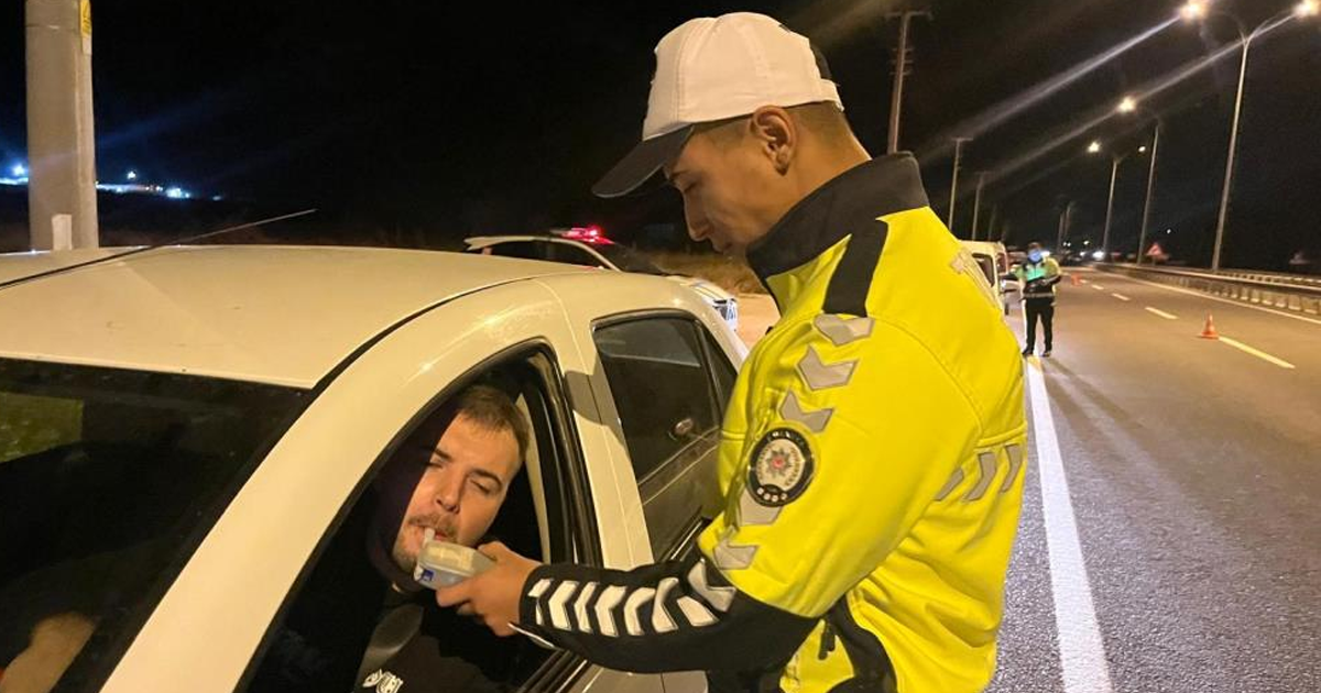 Trafik denetimleri gece-gündüz aralıksız sürüyor