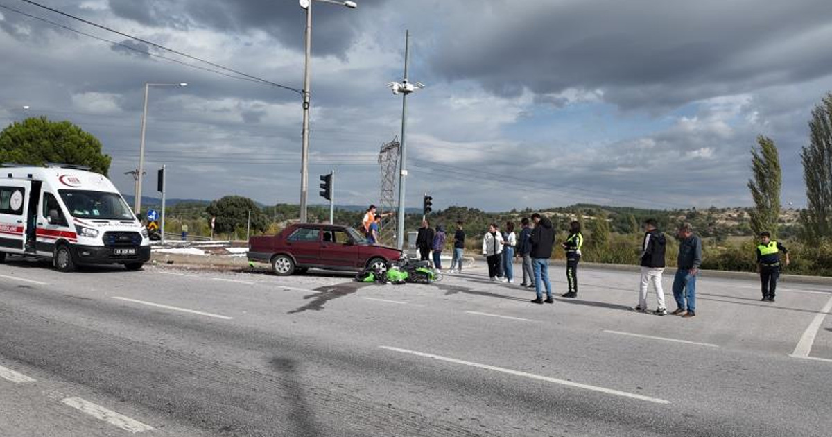 Gediz’de kırmızı ışık ihlali yaralamalı trafik kazasını sebep oldu