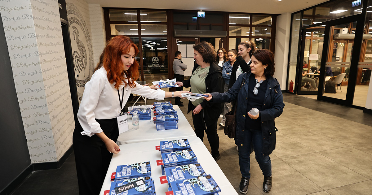 Kitap tutkunları Cumhuriyet’in 102. yılında bir araya geldi