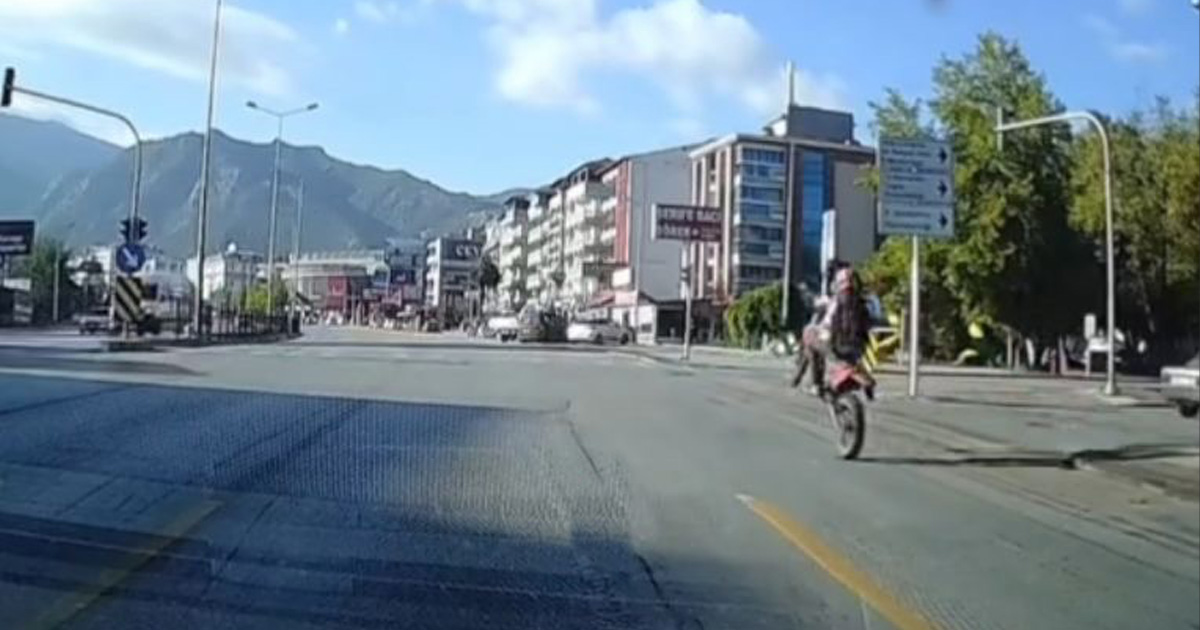 Motosikletli trafik magandası tehlike saçtı