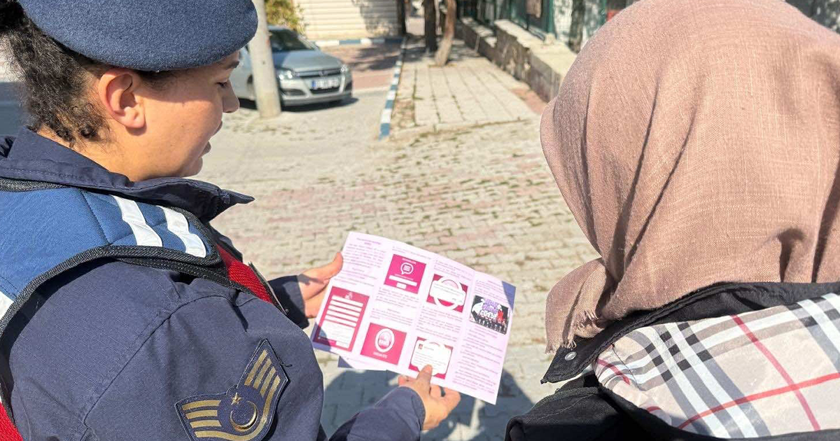 Jandarmanın kadına şiddetle mücadele etkinliği sürüyor