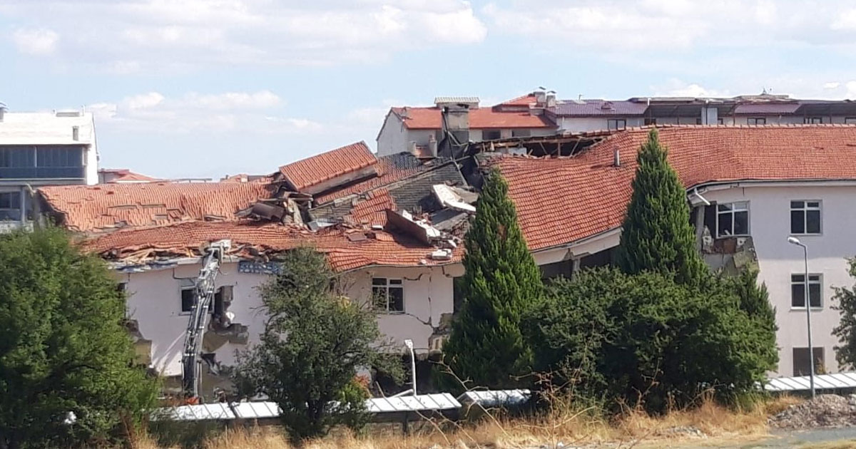 Yenisi yapılacak olan hastane için eskisi yıkılıyor