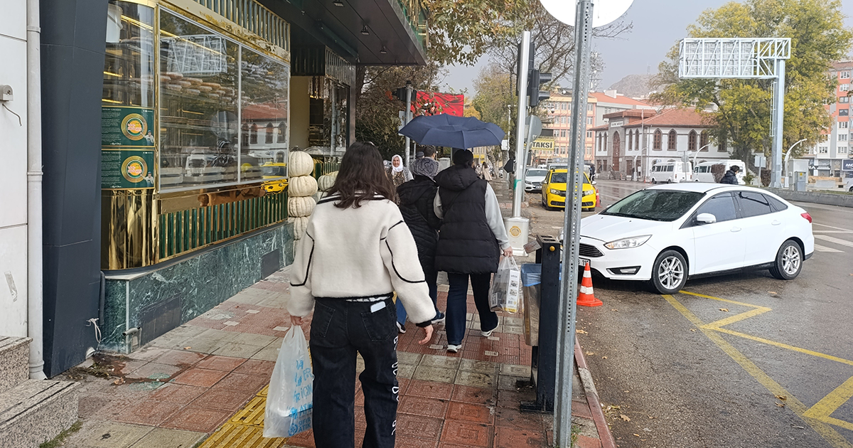 Afyonkarahisar’da beklenen yağış başladı