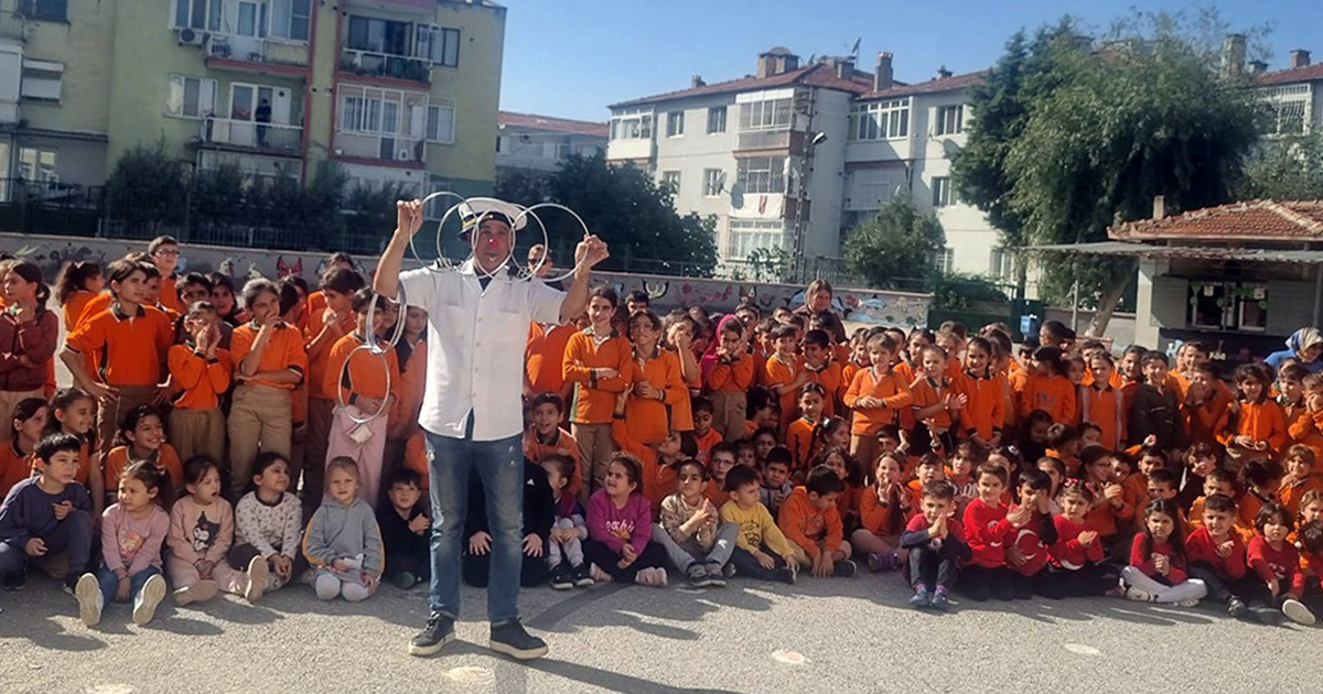 Miniklere kahkaha ve kültür şöleni