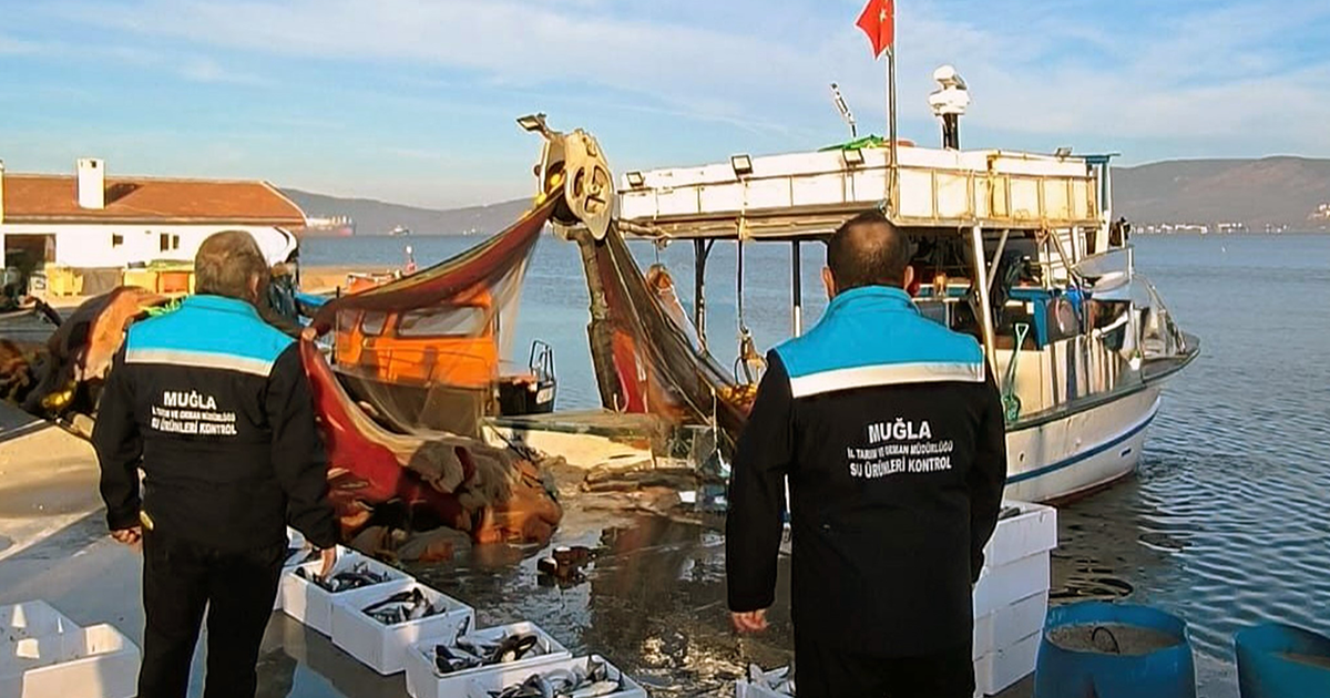 Yasak ağ ile avlanan balıklara el konuldu