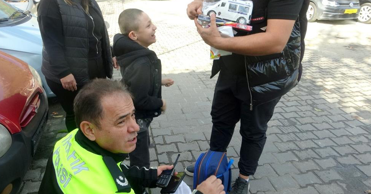 Muğla Trafik Şube Müdürü Haçan’dan özel ihtiyaçlı çocuğa anlamlı hediye 