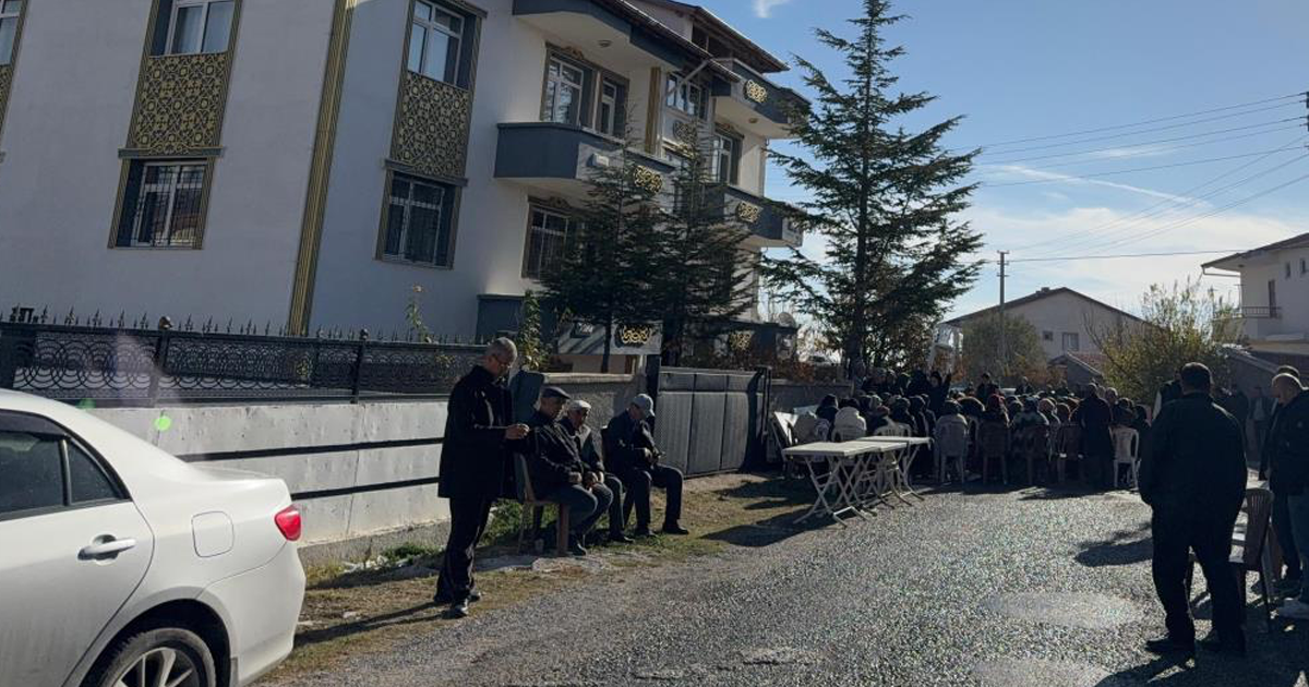 Zehirlenme felaketinde acılı bekleyiş sürüyor 