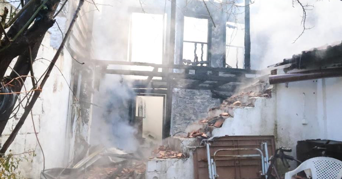 Menteşe’deki yangında 2 ev kullanılmaz hale geldi 