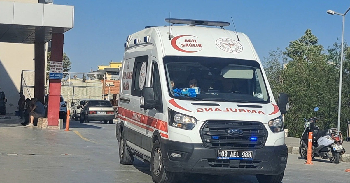 İş makinası devrildi: 3 yaralı