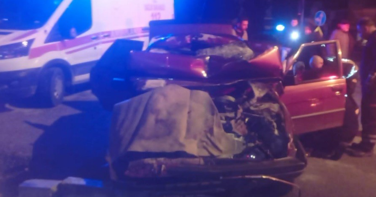 Tavşanlı’da otomobil ile kamyon çarpıştı: 1 yaralı