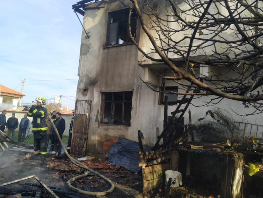 a+u2012年3月号 Denizli Haber | Denizli'de iki katlı ev alevlere teslim oldu