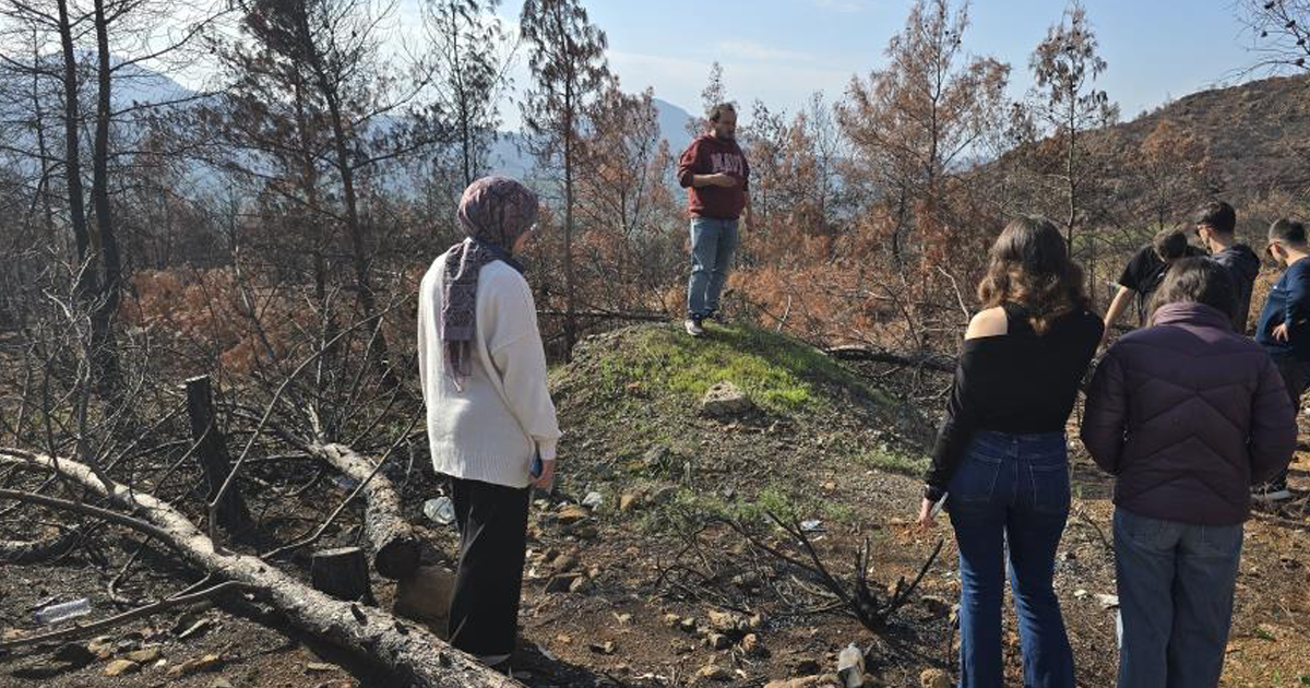 Menteşe’nin gönüllü gençlerinden örnek çevre hareketi 