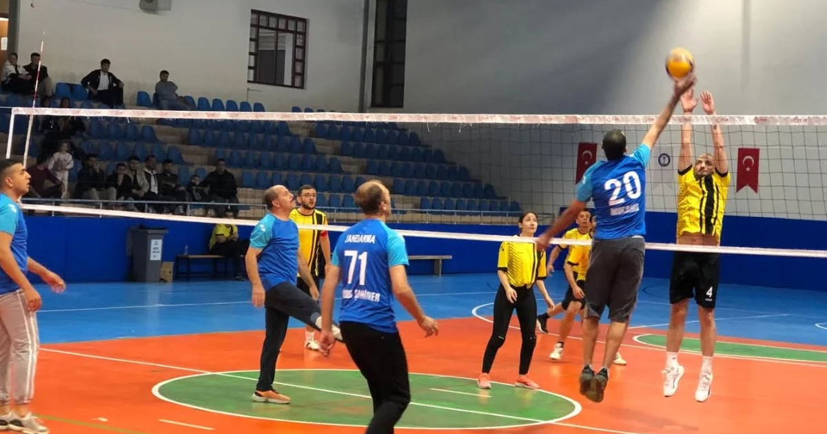 Tavas’ta kurumlar arası voleybol turnuvası sona erdi