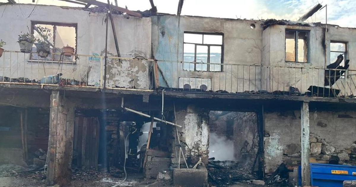 Bozdoğan’da çıkan yangında ev tamamen küle döndü