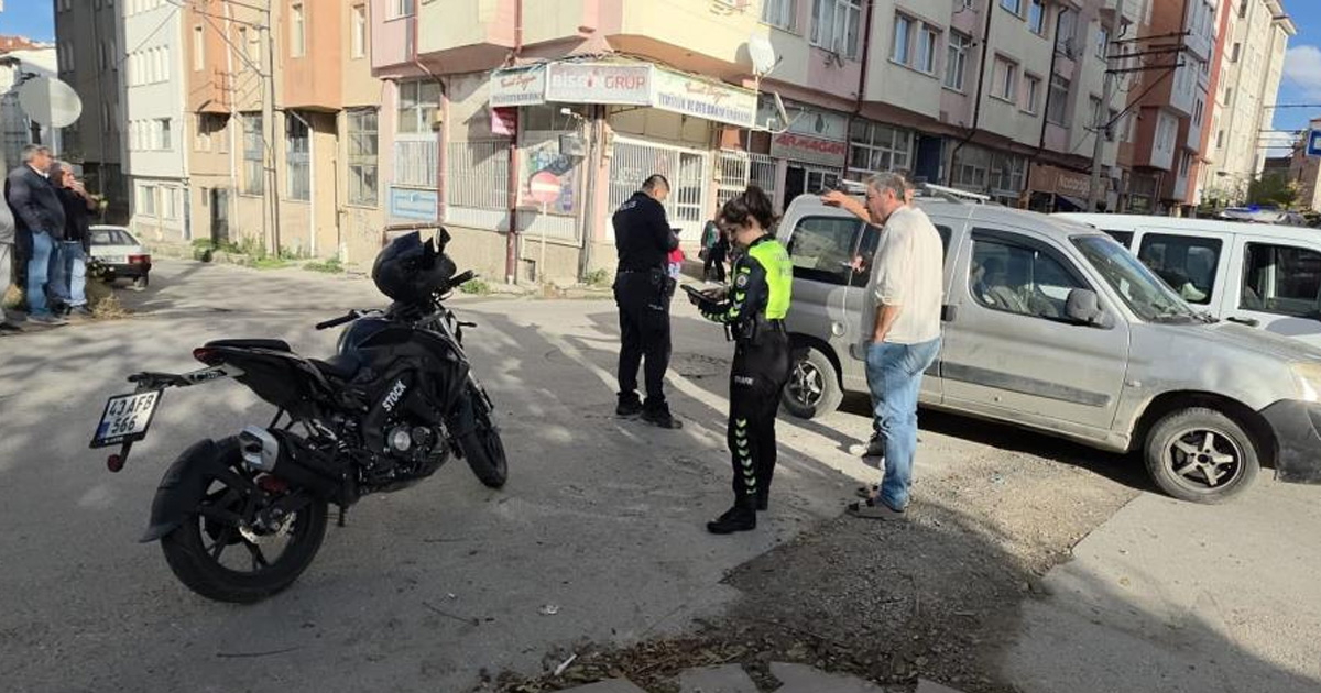 Kütahya’da hafif ticari araç ile motosiklet çarpıştı: 1 yaralı